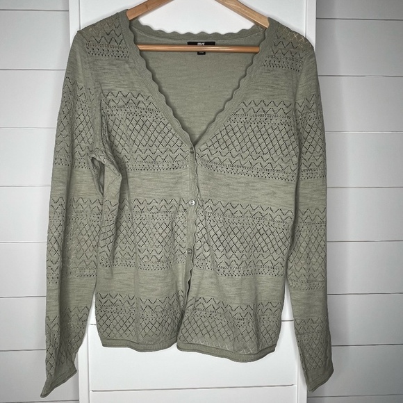 FRYE Sweater Beautiful Detail soft sage green color Size Medium - Picture 1 of 5
